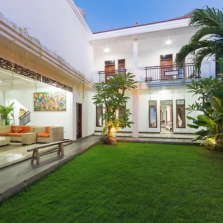 Bening House Batubelig Hotel
